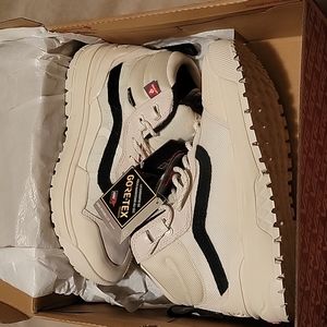🏕 NWT Ultrarange Exo Hi MTE-2 Gore Tex Vans